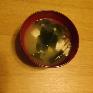 豆腐とわかめのお味噌汁